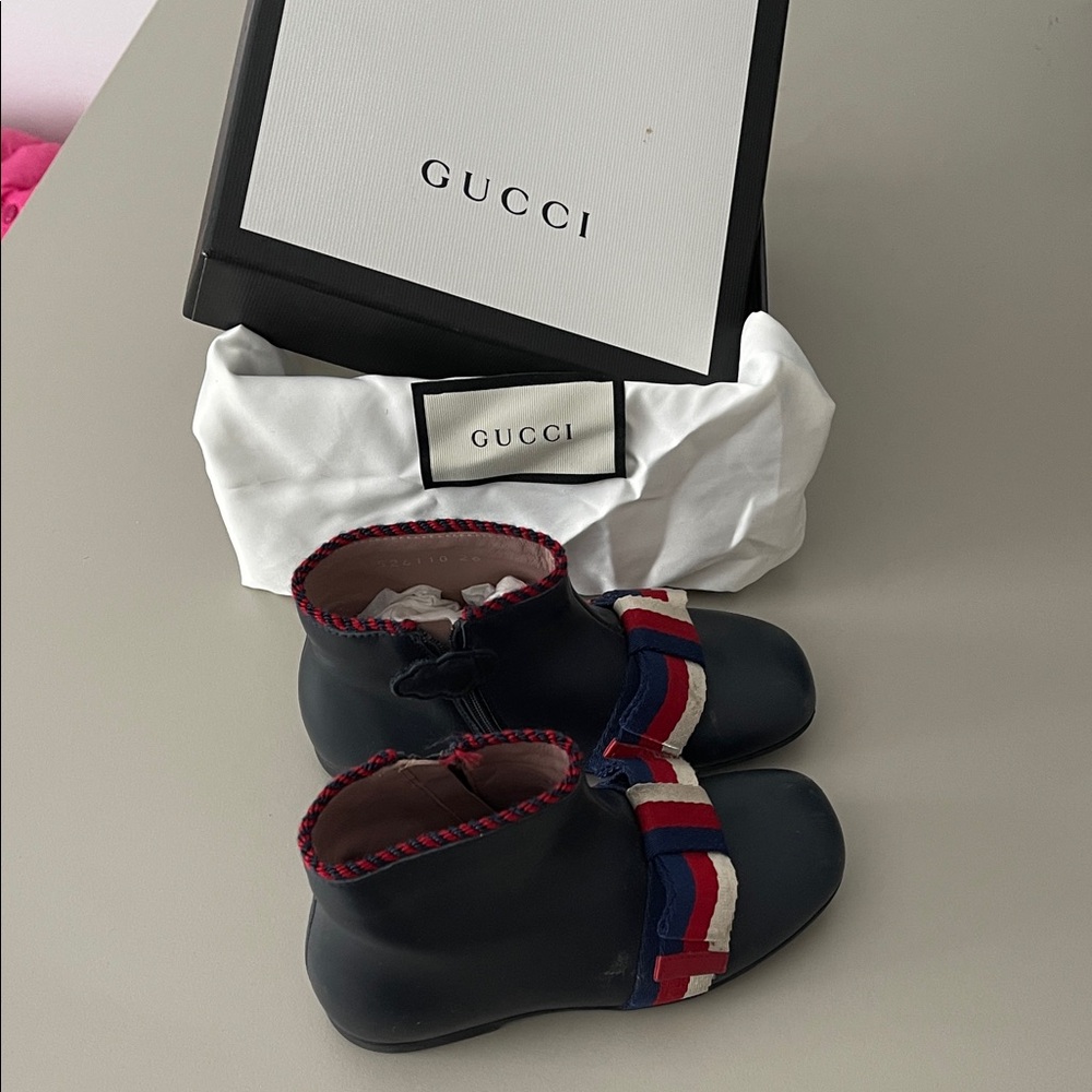 Gucci size 26 Navy Baby Booties with Red and White Accents